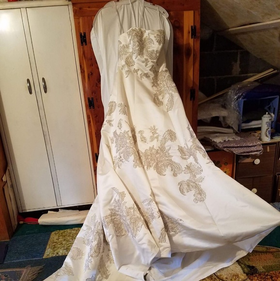 Wedding dress size 4...not altered